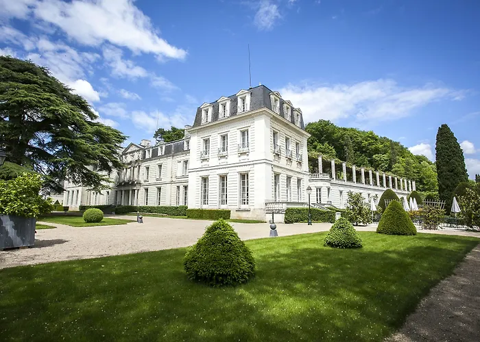 Chateau De Rochecotte